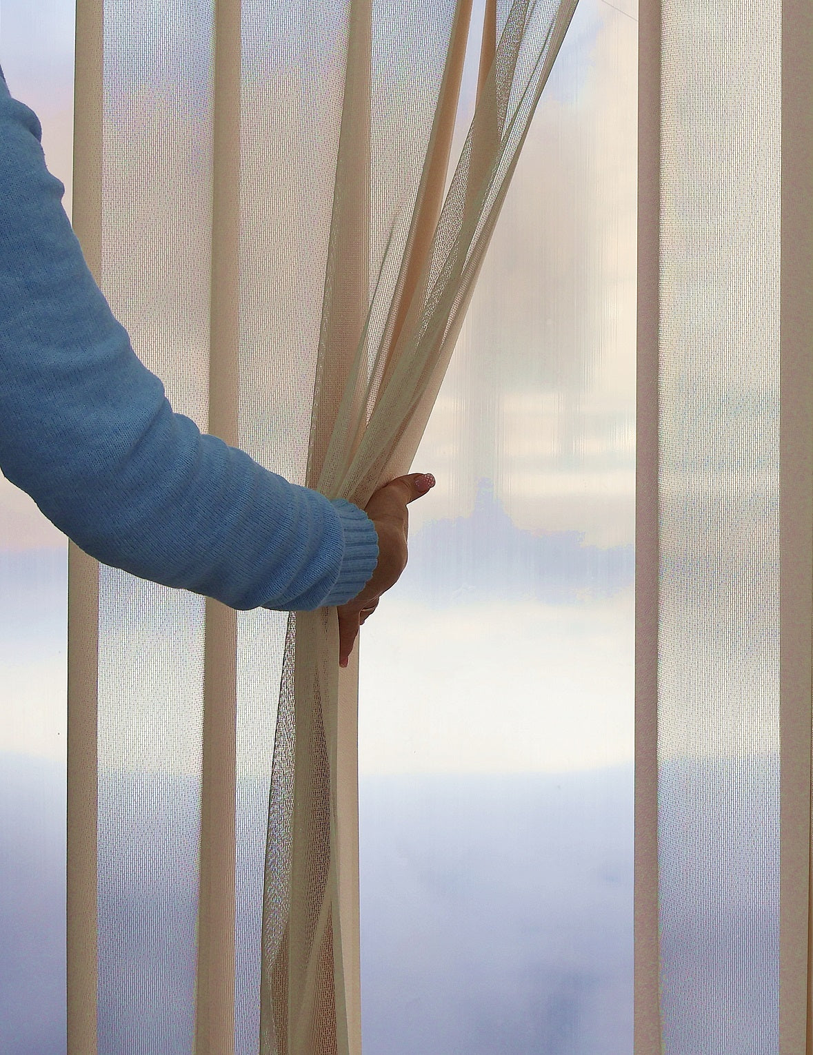 DREAM vertikāla sistēma beša krāsa uz loga