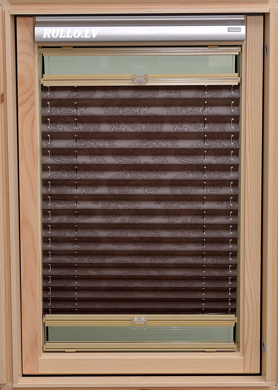 plisētas žalūzijas jumta logiem JAIPUR brūns tonis ar rakstu open