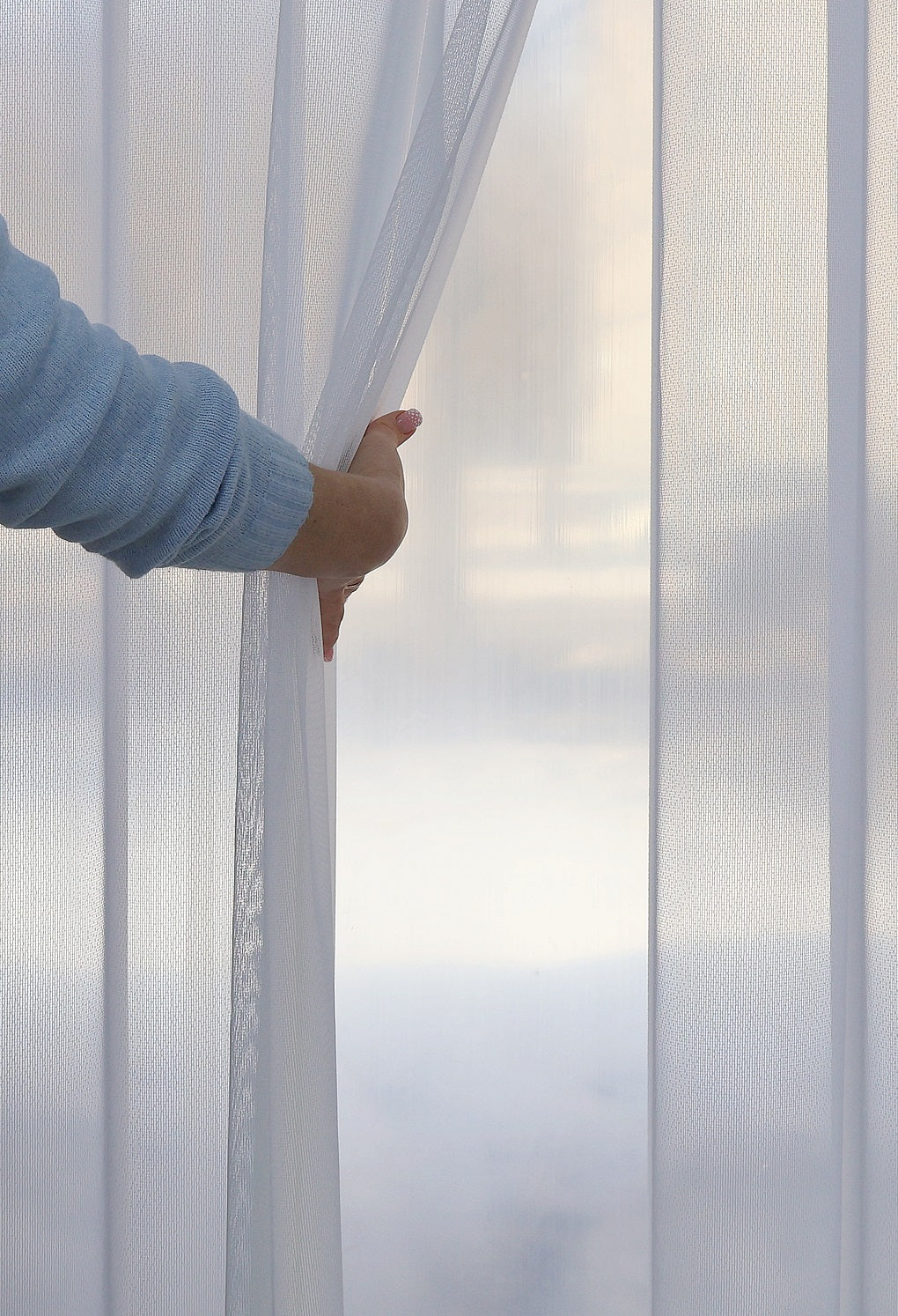 DREAM vertikāla sistēma  balta krāsa uz loga