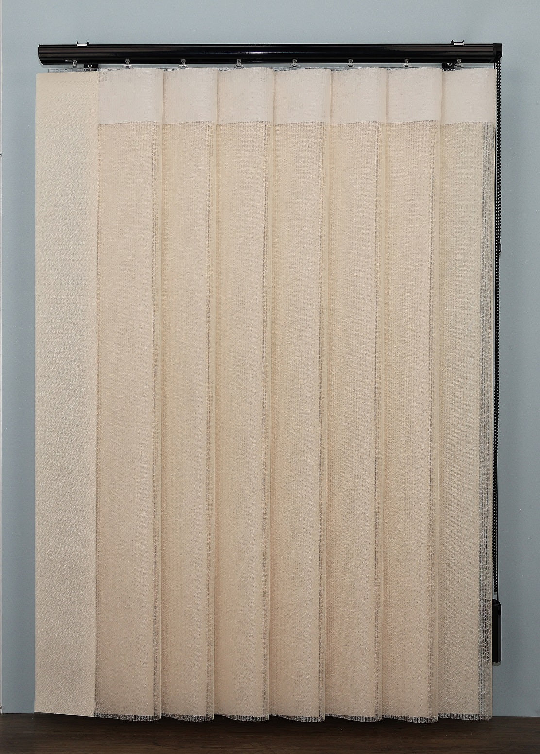 Вертикальная система DREAM с фурнитурой различных оттенков, 6 вариантов ткани.