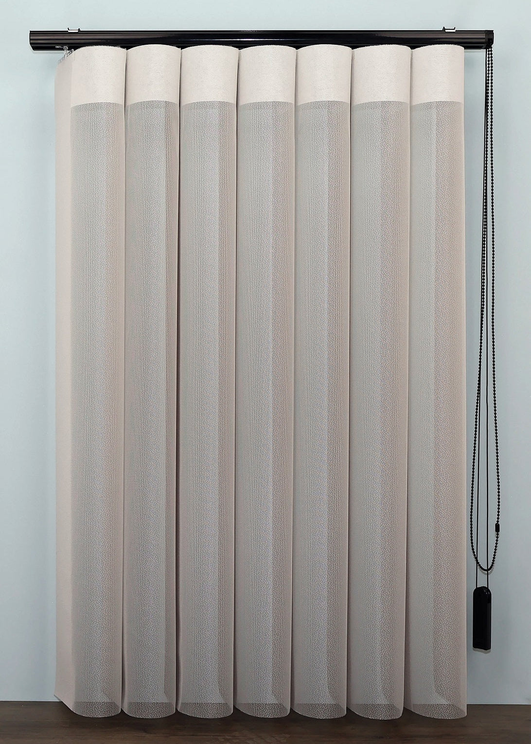 DREAM vertikāla sistēma ar melnu furnitūru pelēk-beša krāsa open